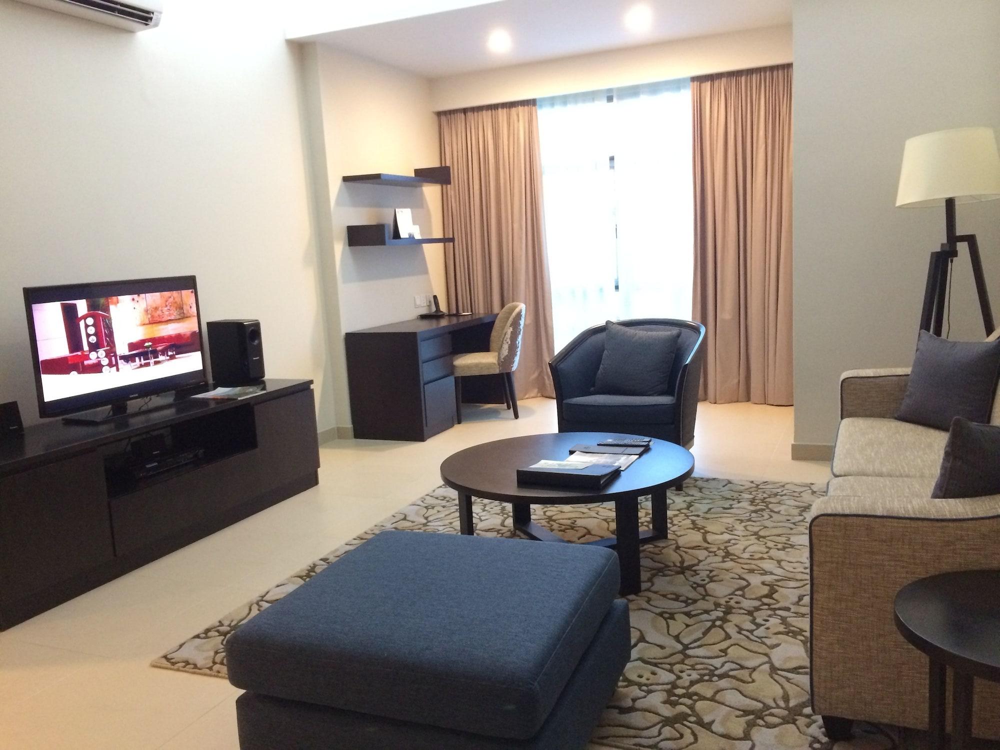 胡志明市萨默塞特酒店 外观 照片 Living room of a suite at the hotel