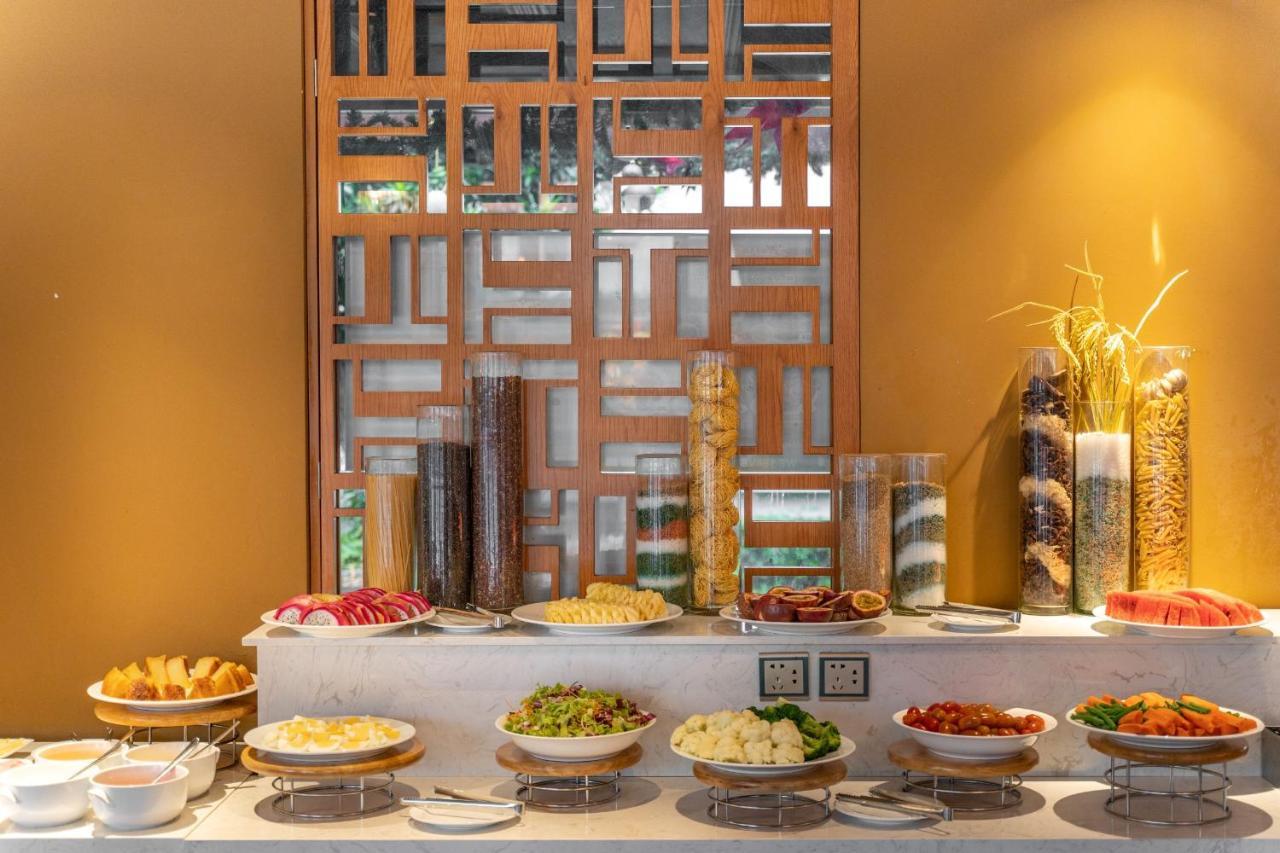 胡志明市萨默塞特酒店 外观 照片 A salad bar
